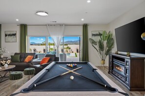 Games room - 4BR Oasis W/Heated Pool, Spa, Game room, BBQ & Mountain View (Desert Hot Springs)