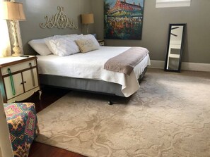 2 Schlafzimmer, Schreibtisch, Bügeleisen/Bügelbrett, Reisekinderbett