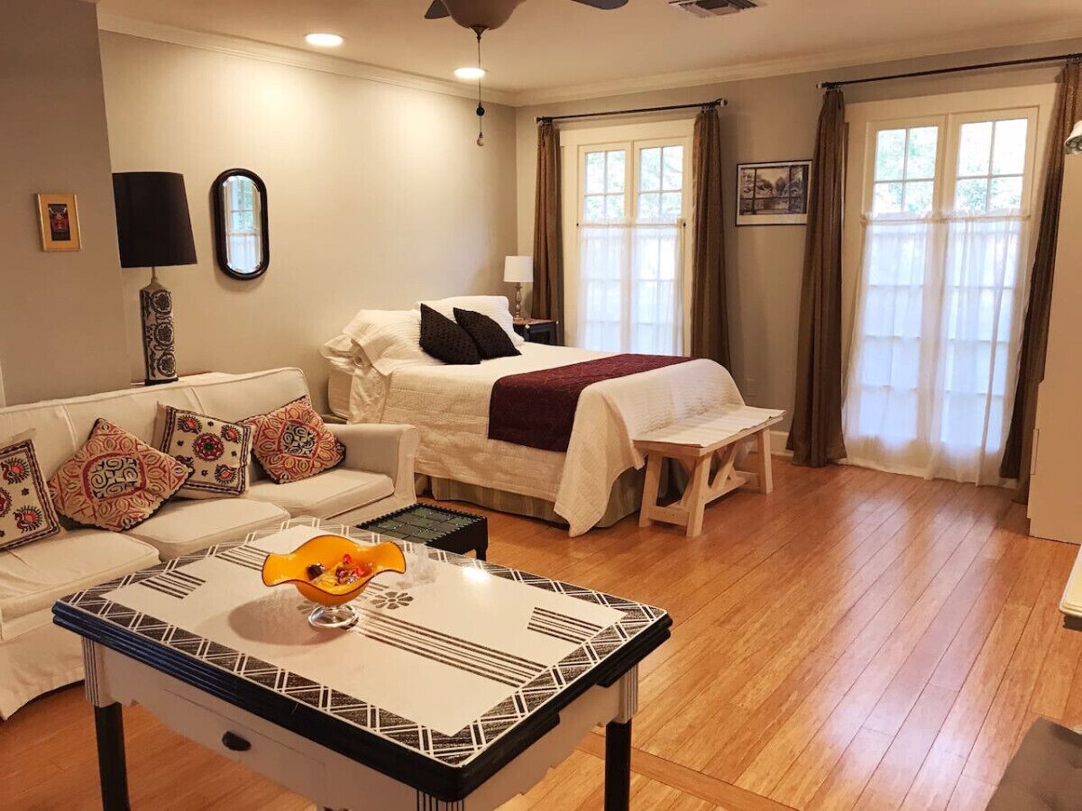 Iron/ironing board, free WiFi, bed sheets