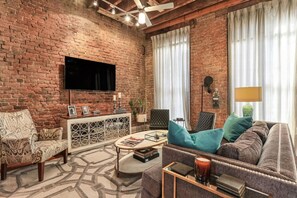 Smart TV - Authentic Historic Apt | 10 mins to French Quarter (New Orleans)