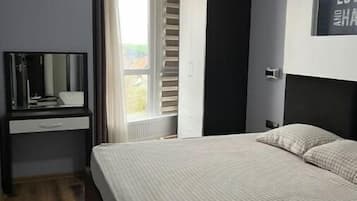 2 bedrooms, desk, iron/ironing board, free WiFi