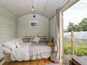 1 habitación, decoración personalizada y muebles diferentes