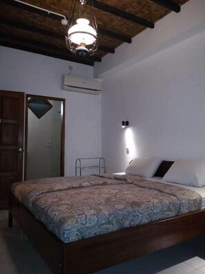 Deluxe Double or Twin Room, 1 Double Bed | Free WiFi, bed sheets - Bladok Inn & Restaurant (Yogyakarta)