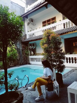 Outdoor pool - Bladok Inn & Restaurant (Yogyakarta)
