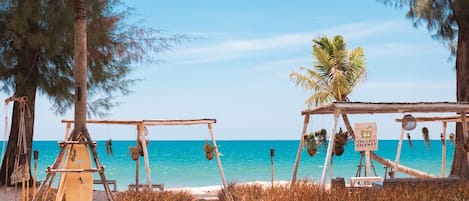 Sulla spiaggia, sabbia bianca, 2 bar sulla spiaggia