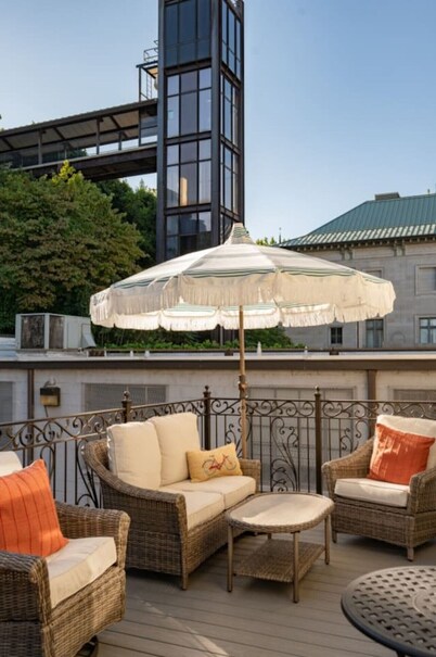 La Place - Exquisite Convenience