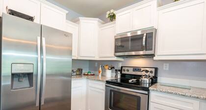 Beautiful Downtown/River VIEWS! Walk Everywhere!