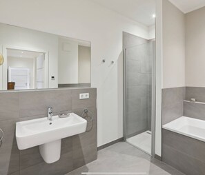 Hair dryer, towels, soap, toilet paper - Recreation by the water (Potsdam)