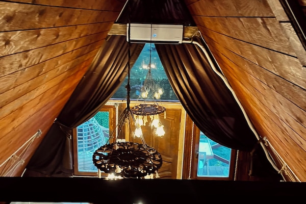 Deluxe Bungalow | 1 bedroom, desk, soundproofing, iron/ironing board
