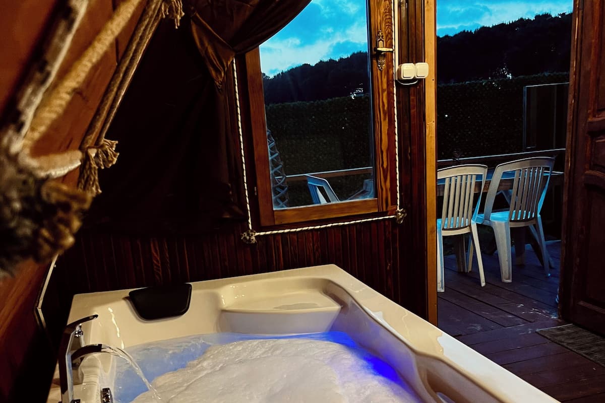 Deluxe Bungalow | 1 bedroom, desk, soundproofing, iron/ironing board