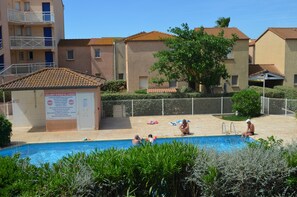 Outdoor pool - Appartement Climatisé Face à la Plage Avec Piscine Surveillée (Valras-Plage)