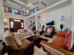 Vila, 5 quartos, para fumantes, piscina particular | Área de estar