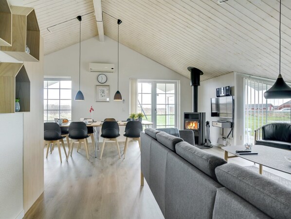 TV, fireplace - "Mieka" - 400m from the sea by Interhome (Løkken)