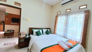 Comfort House | 2 bedrooms, premium bedding, free WiFi, bed sheets - Homestay Condongcatur By Simply Homy (Depok)