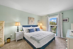 2 bedrooms, desk, iron/ironing board, WiFi