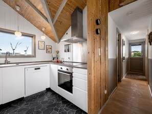 Jääkaappi, mikroaaltouuni, uuni, astianpesukone