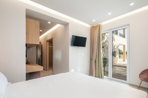 6 bedrooms, iron/ironing board, travel cot, free WiFi