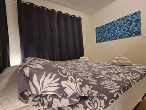 2 slaapkamers, een strijkplank/strijkijzer, reisbedje, gratis wifi