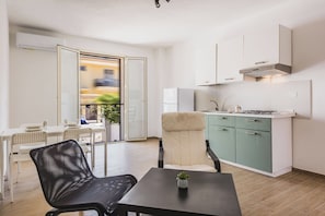 Basic Apartment | Private kitchen