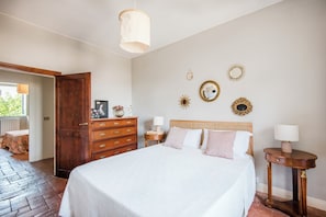 Maison familiale, plusieurs chambres, 2 salles de bains (Family Tuscany Home Close Via) | 3 chambres, accès au Wi-Fi (inclus), literie fournie