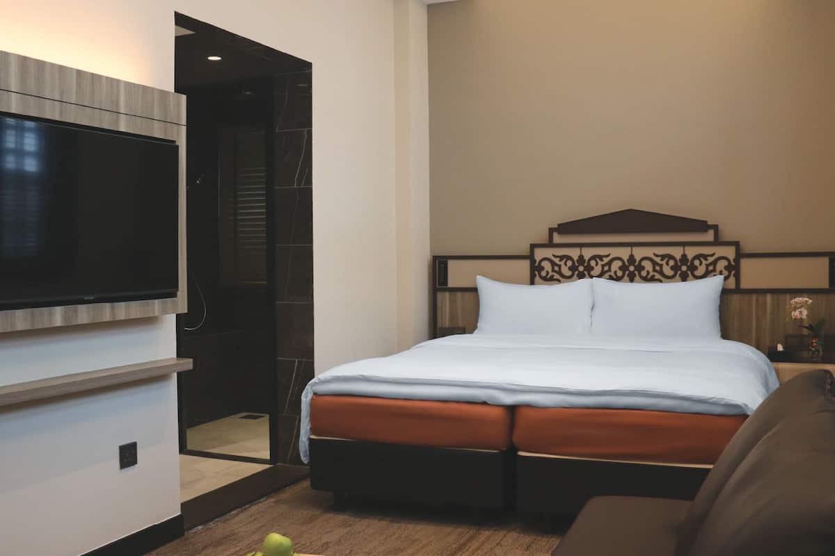 Hamilton Premier Room | Peti besi dalam bilik, meja, seterika/papan seterika, Wi-fi percuma