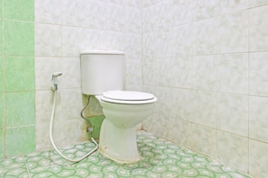 Habitación doble económica | Baño | Regadera y jabón