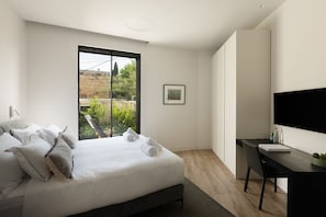 6 habitaciones, tabla de planchar con plancha, wifi y ropa de cama 