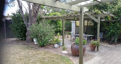 Cameron Street Cottage, Walk to Gawler's main street.