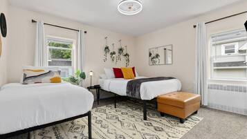 3 Schlafzimmer, Schreibtisch, Bügeleisen/Bügelbrett, Reisekinderbett