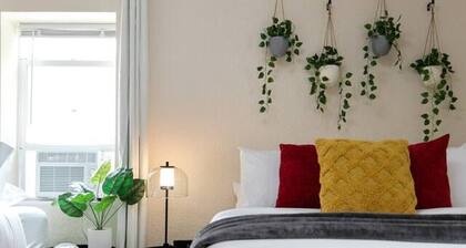 Sleeps 7{SPACIOUS}Pets Welcome!