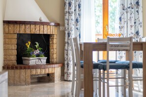 Dining - THE HOUSES OF FLAVIA - The Treasure of Etna (Roccalumera)