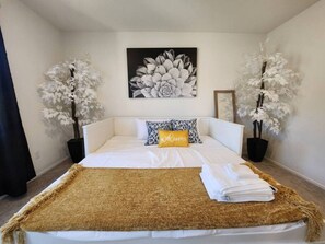 4 habitaciones, escritorio, wifi gratis y ropa de cama