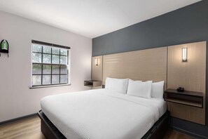 Room - Ramada By Wyndham Studio Suites Dothan (Dothan)