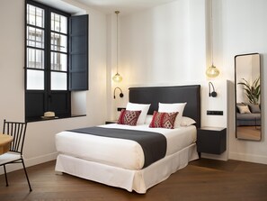 Iron/ironing board, internet, bed sheets