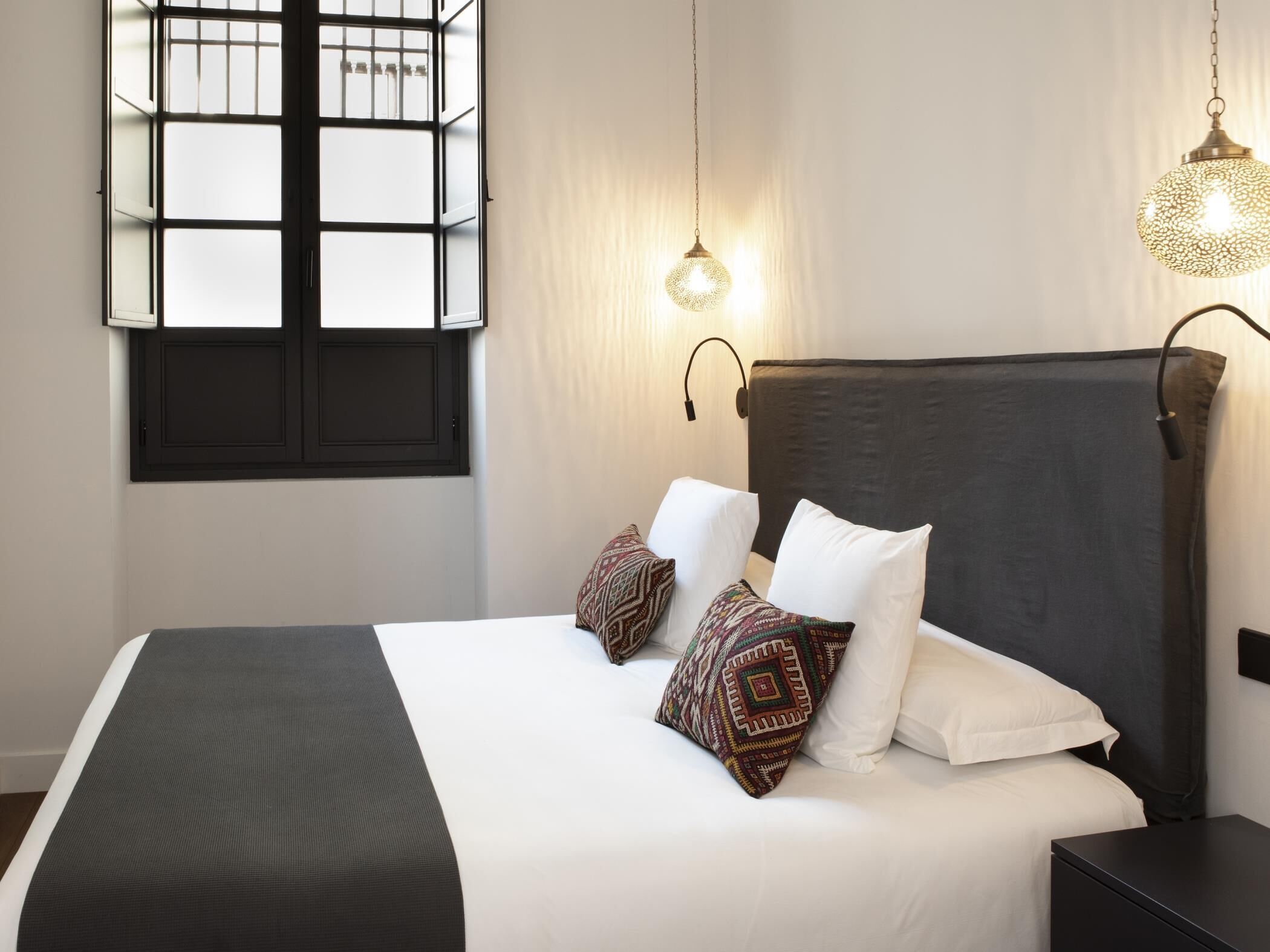 3 slaapkamers, een strijkplank/strijkijzer, internet, beddengoed