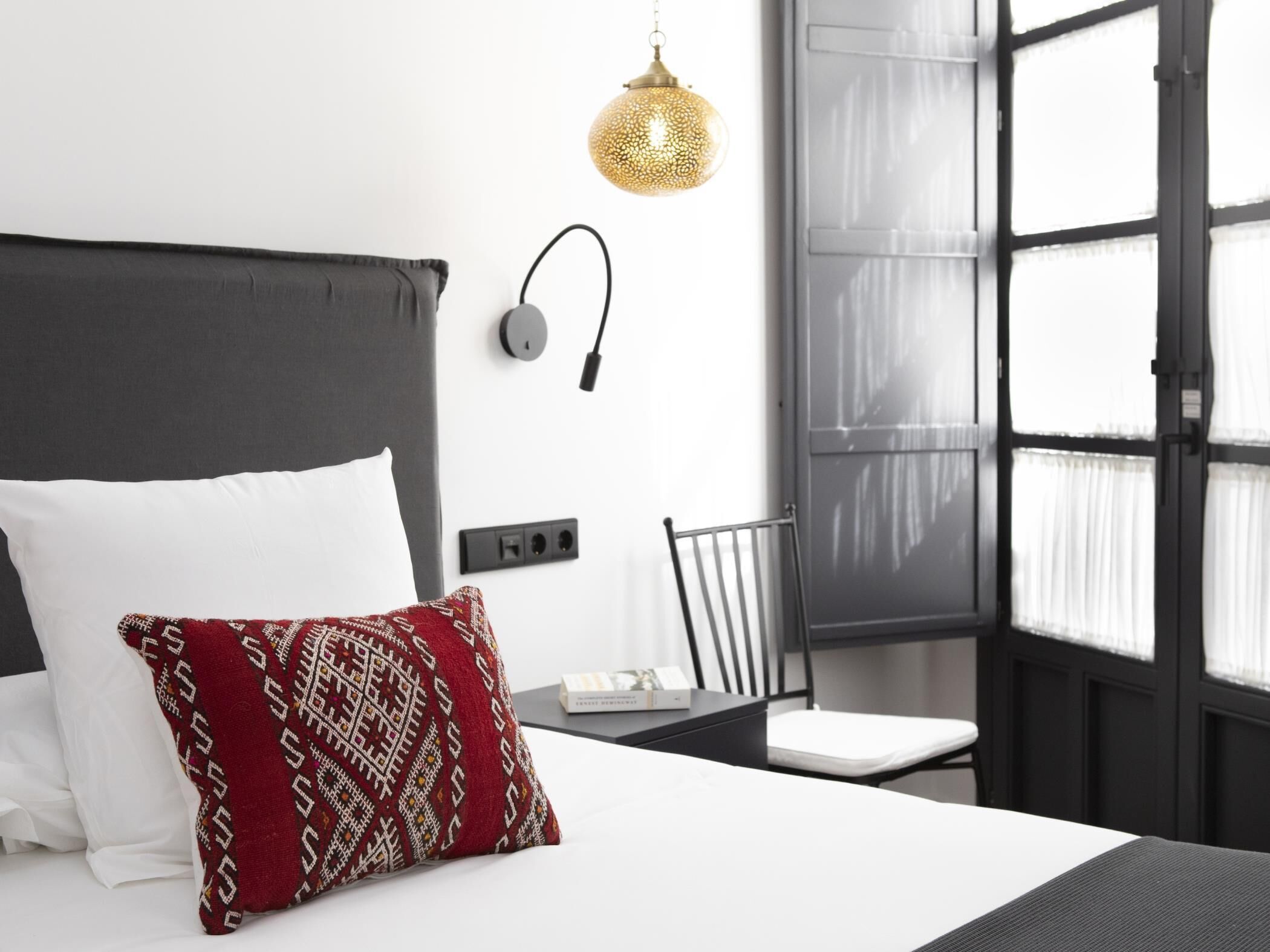 2 slaapkamers, een strijkplank/strijkijzer, internet, beddengoed