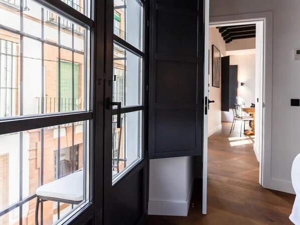 Interior - Apartment with balcony for 2 couples with 2 separate bedrooms and bathrooms (Sevilla)