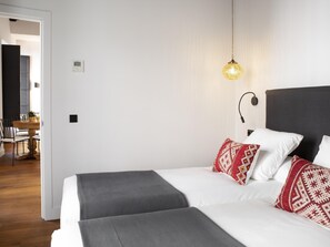 2 habitaciones, tabla de planchar con plancha, internet y ropa de cama 