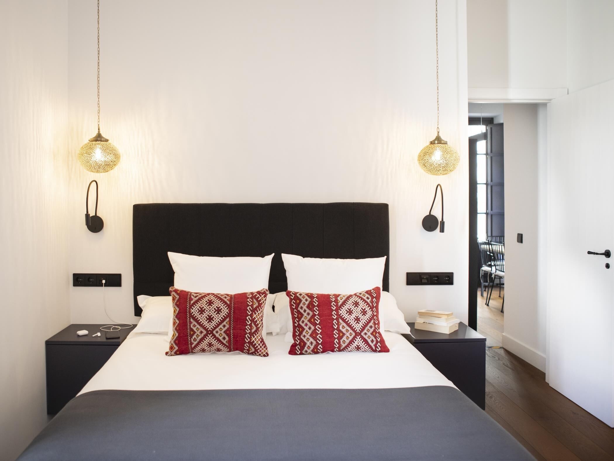 3 slaapkamers, een strijkplank/strijkijzer, internet, beddengoed