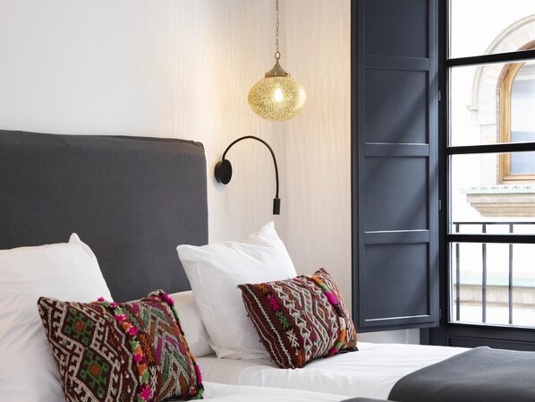 2 bedrooms, iron/ironing board, internet, bed sheets