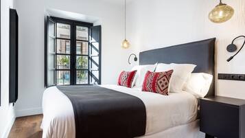 2 slaapkamers, een strijkplank/strijkijzer, internet, beddengoed