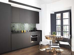 Fridge, microwave, oven, coffee/tea maker