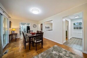 Dining - Spacious 4/2BR Home |Pet-Friendly |Midtown Tulsa (Tulsa)