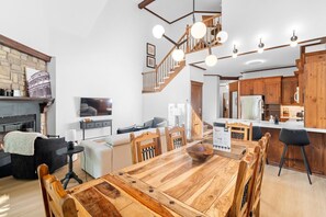Dining - Les Manoirs 3Bdrs near Village (Mont-Tremblant)