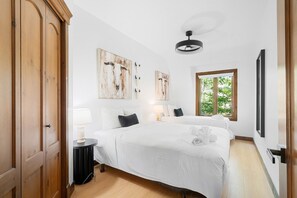 3 Schlafzimmer, Bügeleisen/Bügelbrett, Reisekinderbett, kostenloses WLAN