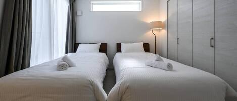 3 bedrooms, desk, iron/ironing board, free WiFi