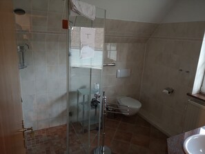 Shower, soap, toilet paper - Vacation apartment in the countryside between Binz and Sellin (Zirkow)