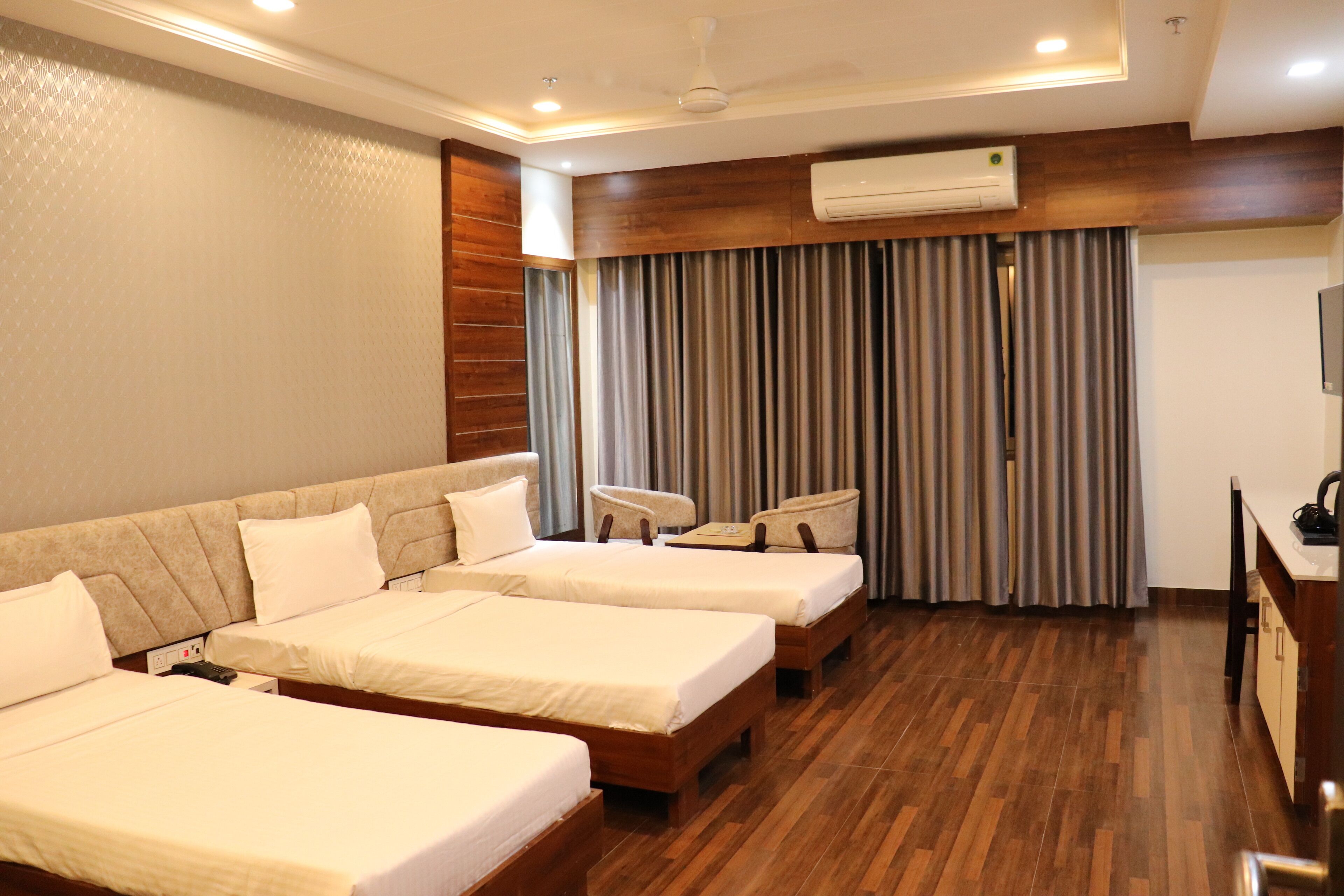 Triple Room | Free WiFi, bed sheets