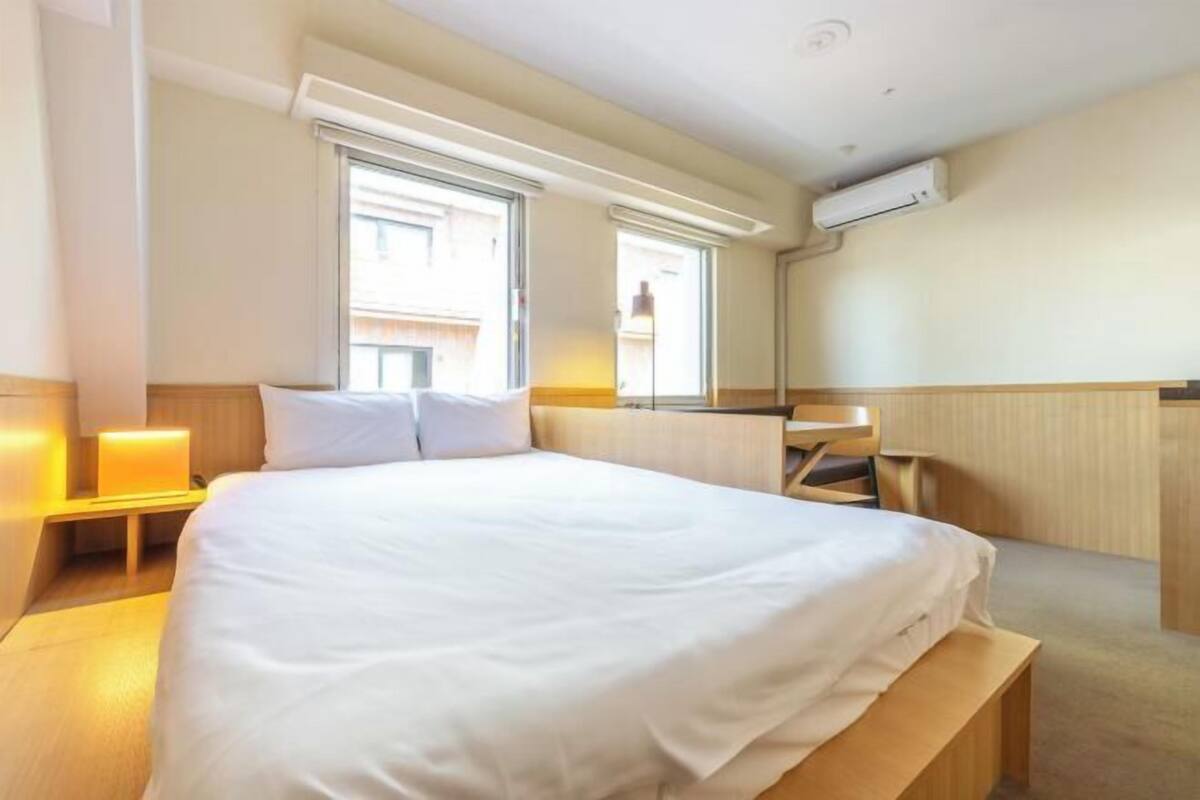 1 bedroom, down duvets, Select Comfort beds, free WiFi