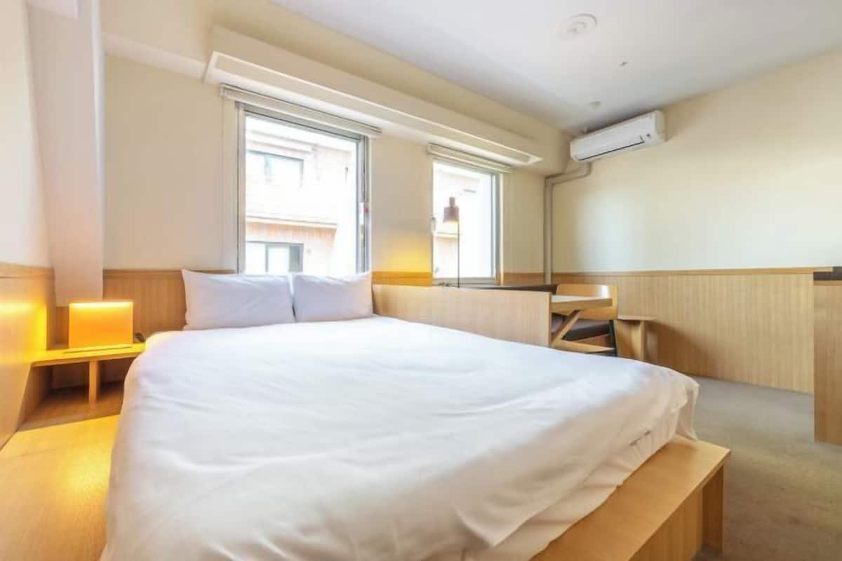 1 bedroom, down comforters, Select Comfort beds, free WiFi